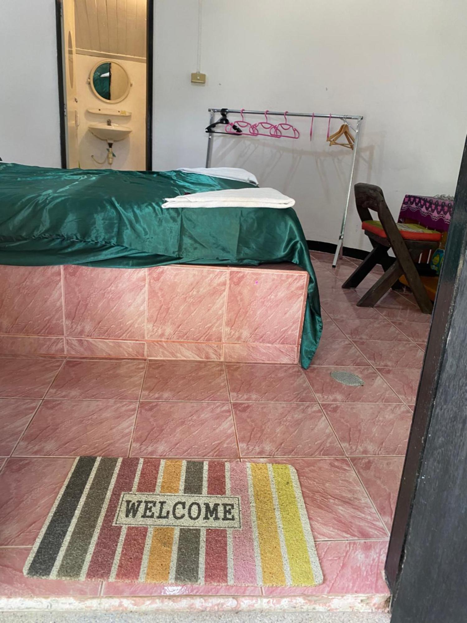 Hutofhappiness Apartment ท้องศาลา ภายนอก รูปภาพ